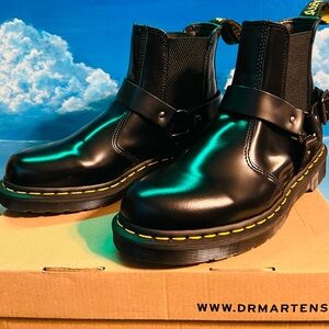Dr. Martens Wincox Unisex Boots